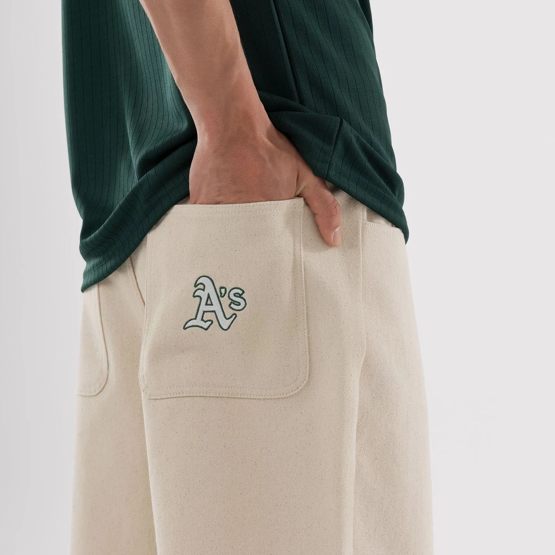 Athletics MLB Jort Cream Oversized Shorts - Image 3