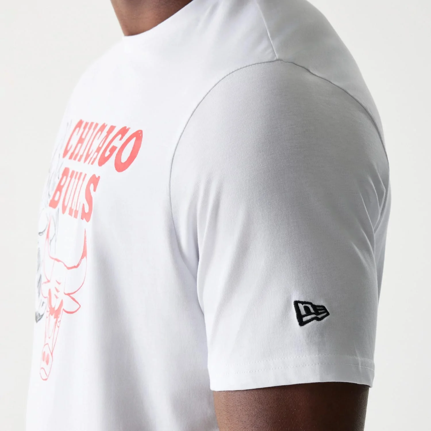 Chicago Bulls NBA Flame Graphic White T-Shirt - Image 5