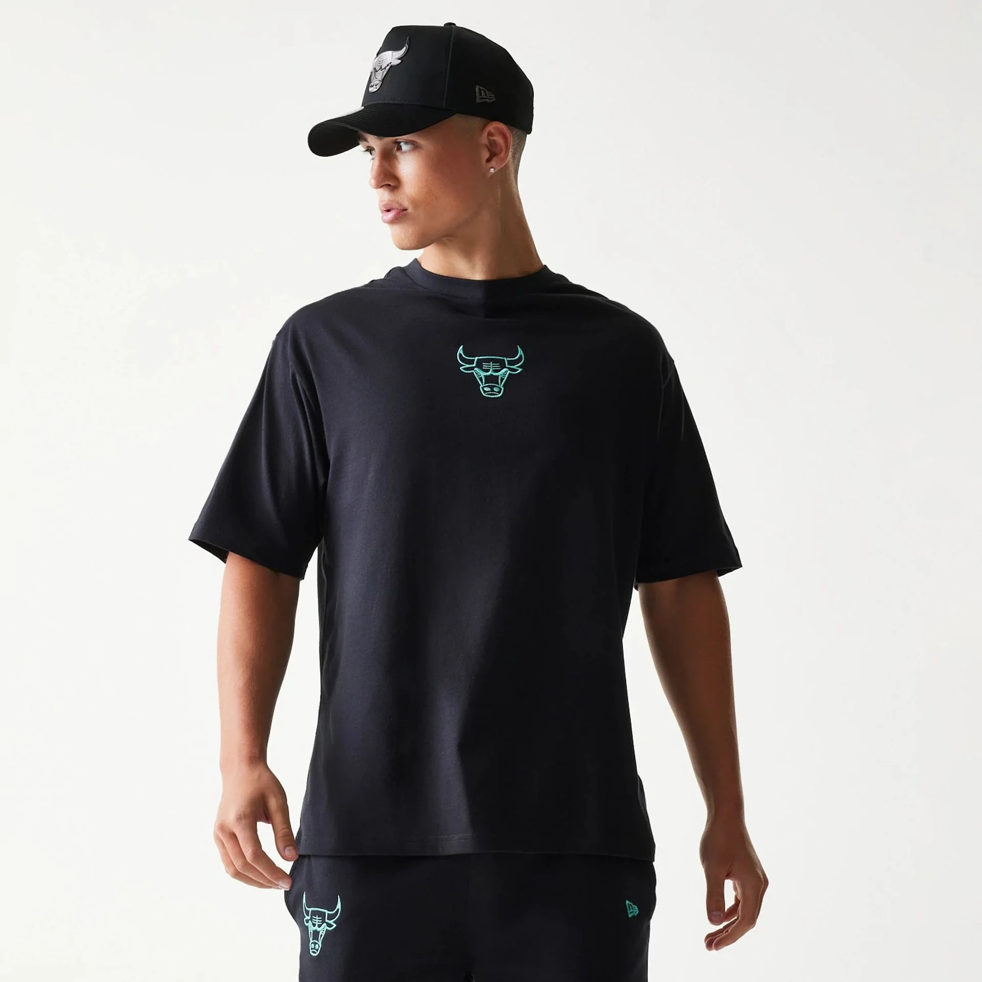 Chicago Bulls NBA League Essential Black Oversized T-Shirt