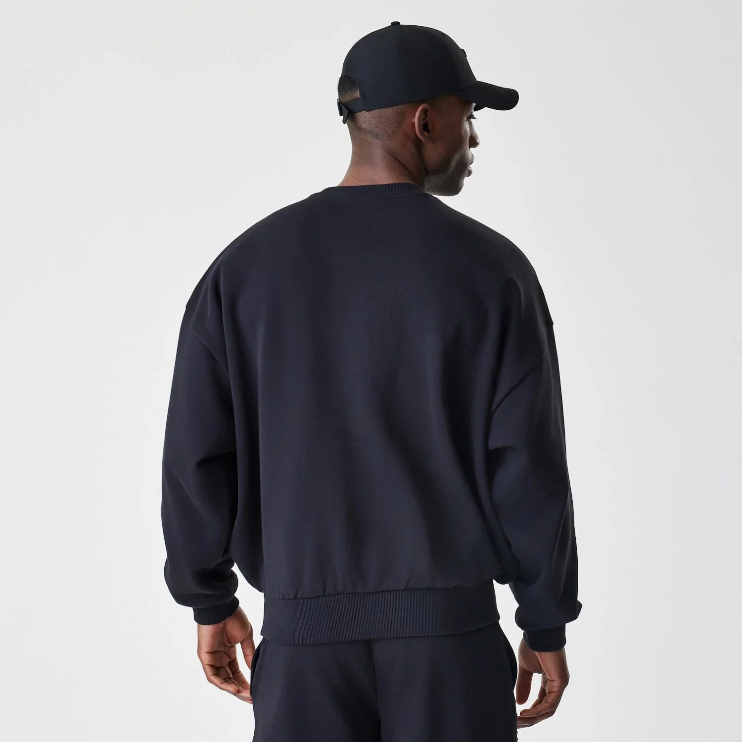 Chicago Bulls NBA Linear Black Crew Neck Sweater - Image 2