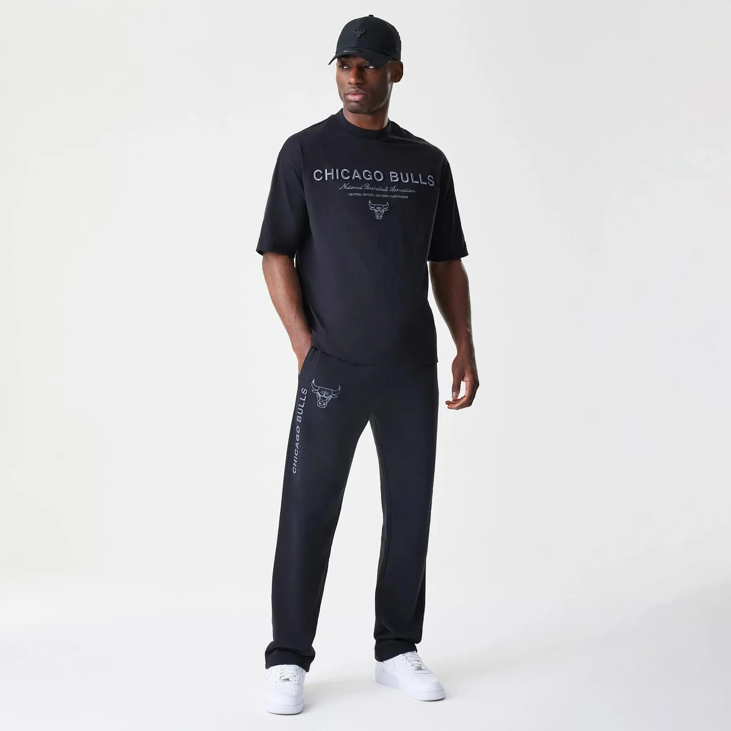 Chicago Bulls NBA Linear Black Straight Leg Joggers - Image 8
