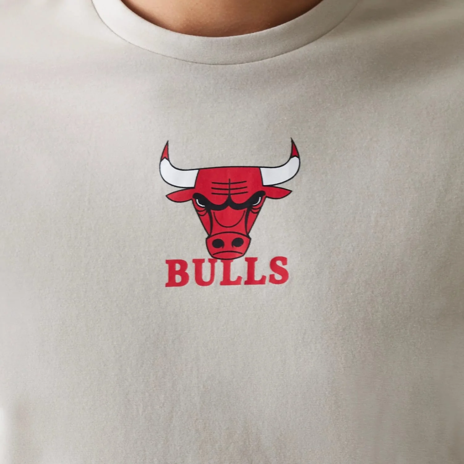 Chicago Bulls NBA Logo Cream T-Shirt - Image 3