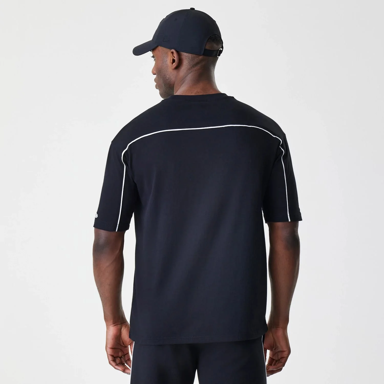 Chicago Bulls NBA Piping Stripe Black Oversized T-Shirt - Image 2