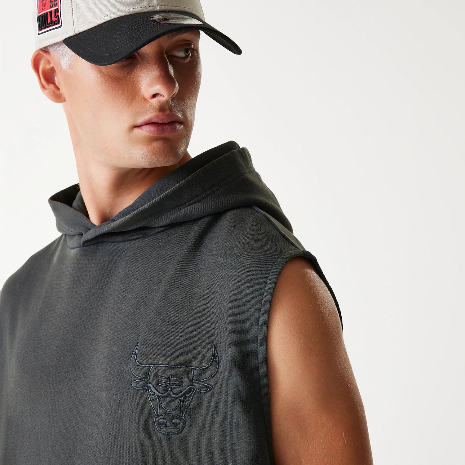 Chicago Bulls NBA Washed Grey Sleeveless Hoodie - Image 5