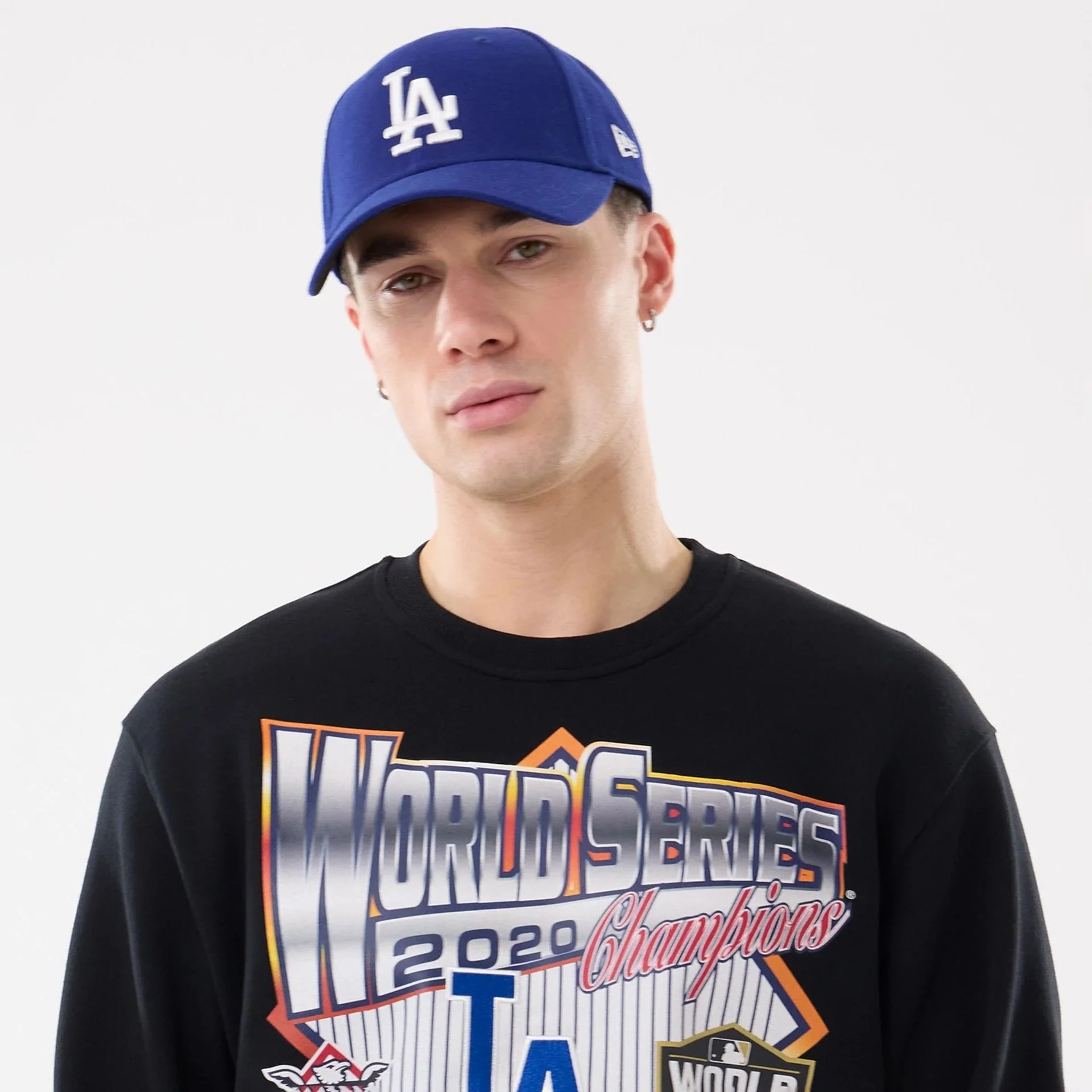 LA Dodgers MLB Retro Black Oversized Crew Neck Sweater - Image 6