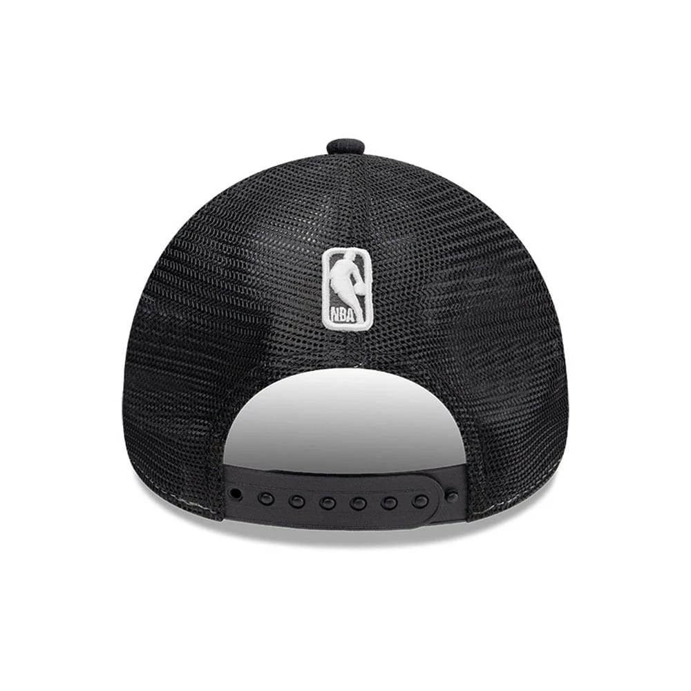 LA Lakers NBA Old English White 9FORTY A-Frame Cap - Image 4