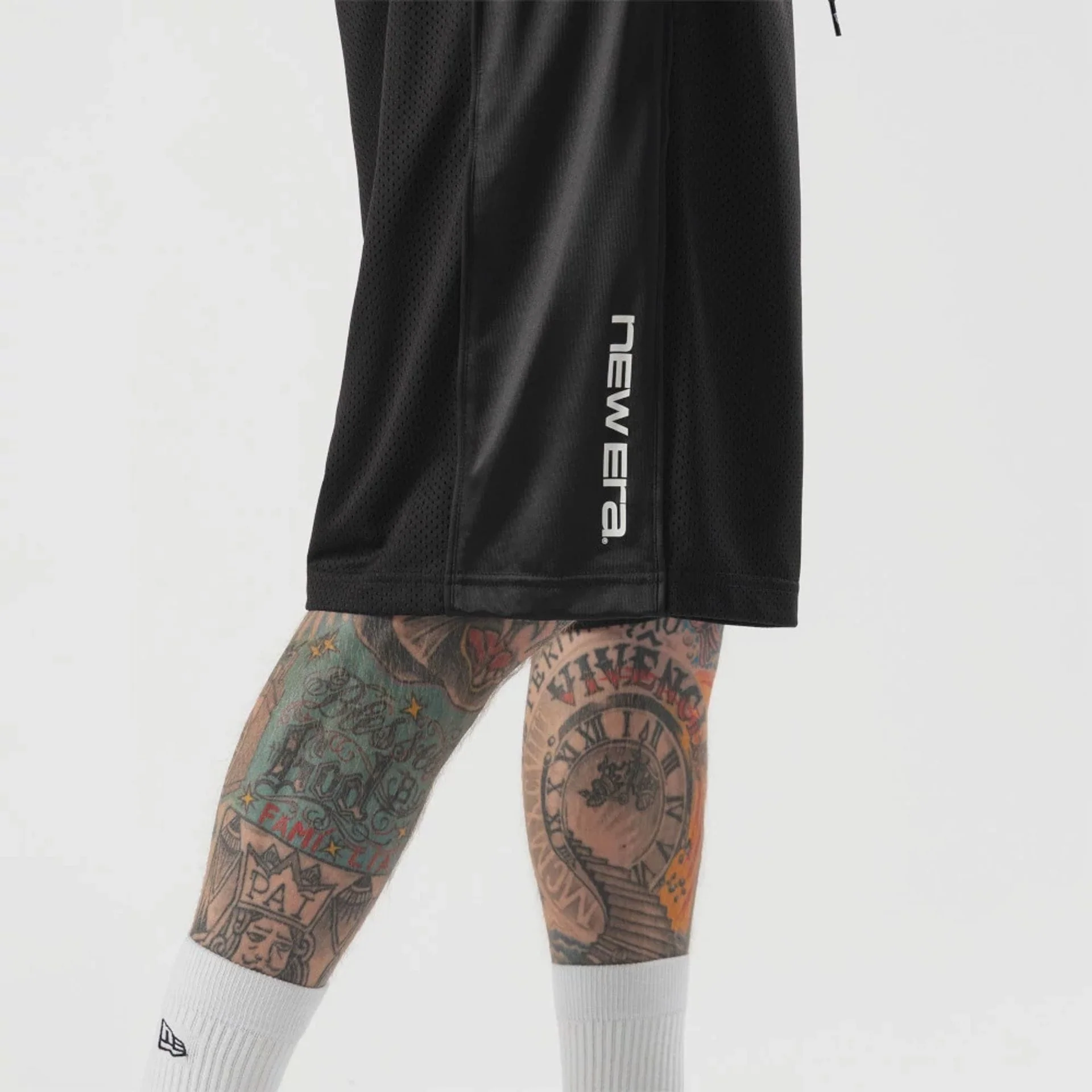 New Era Bermuda Black Oversized Shorts - Image 4