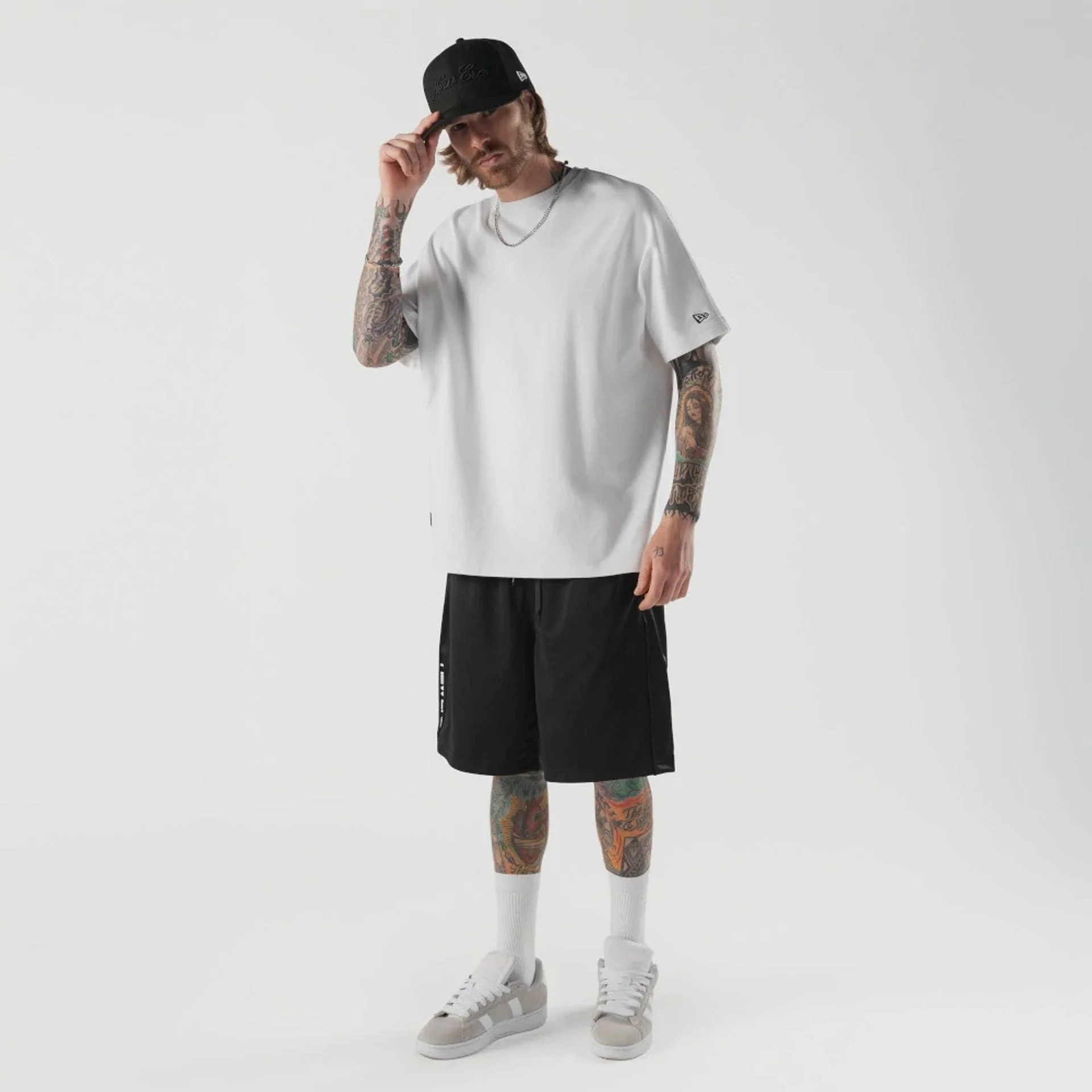New Era Bermuda Black Oversized Shorts - Image 5