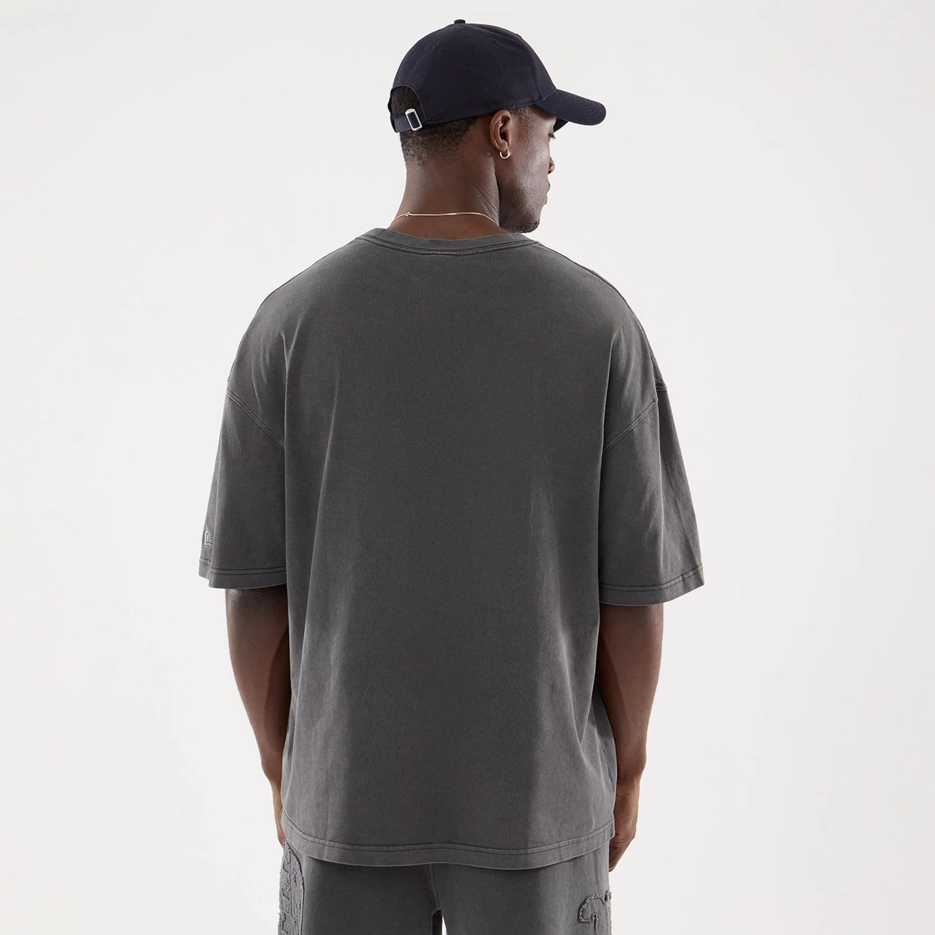 New Era Graphic Street Archived Black Oversized T-Shirt - Image 2