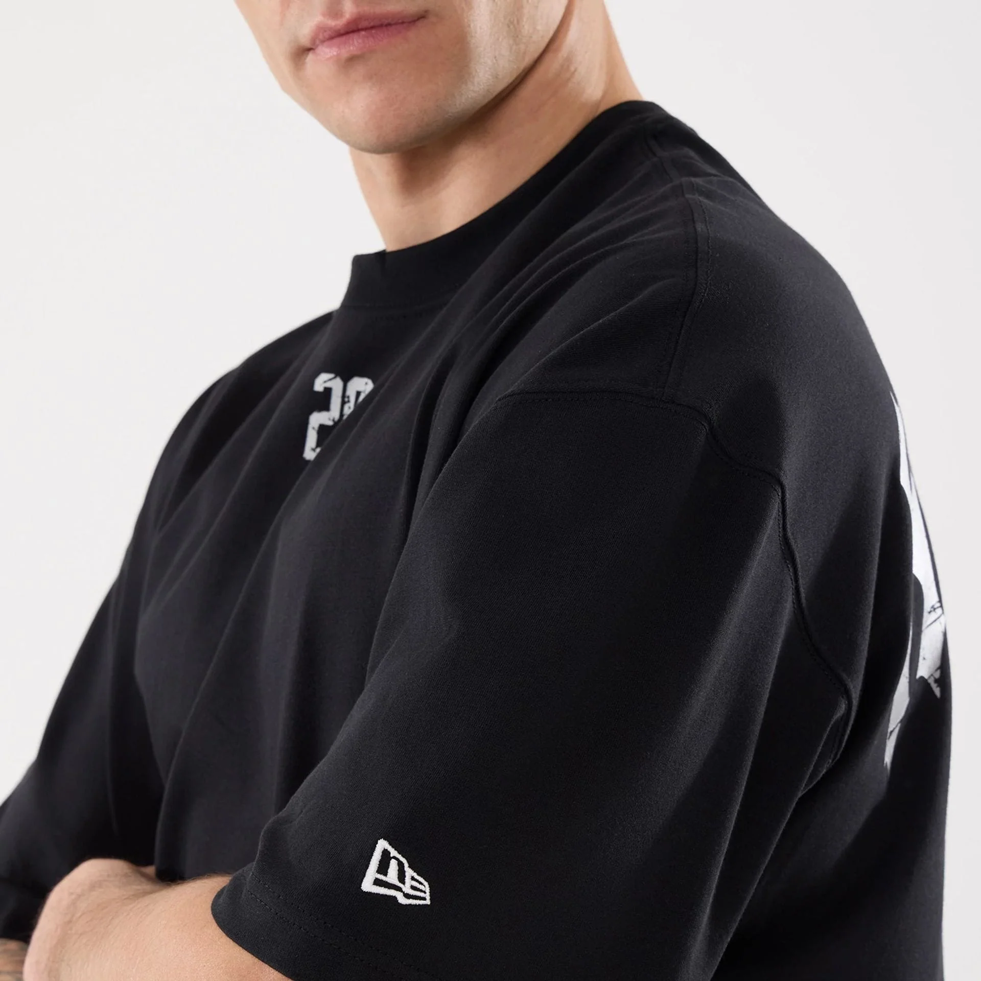 New Era Graphic Street Archived City Black Oversized T-Shirt - Image 5