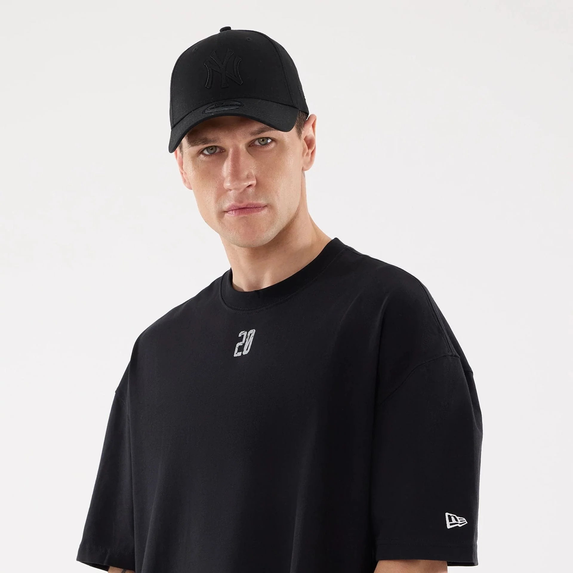New Era Graphic Street Archived City Black Oversized T-Shirt - Image 6