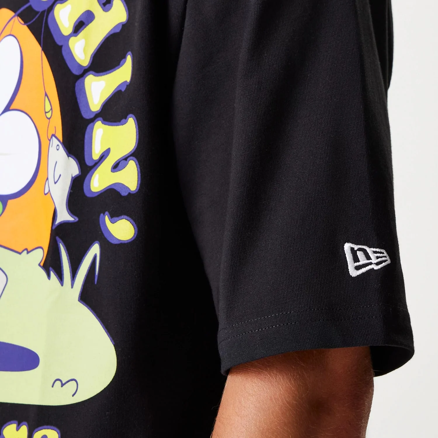 New Era Outdoor Graphic Black Oversized T-Shirt - Image 7
