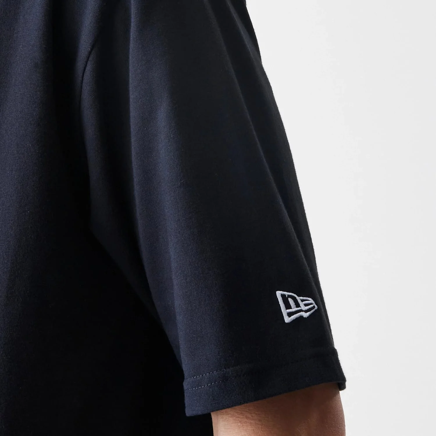 New Era Premium Essential Black Oversized T-Shirt - Image 5