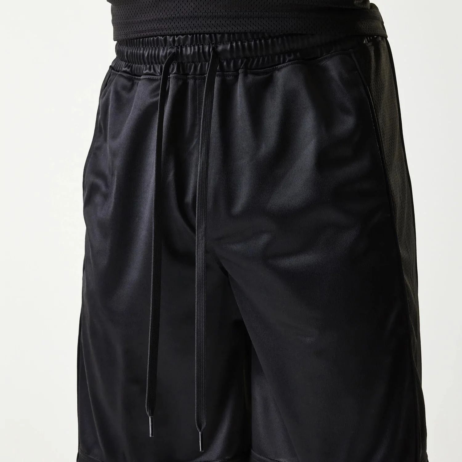 New Era Retro Sports Black Mesh Shorts - Image 3