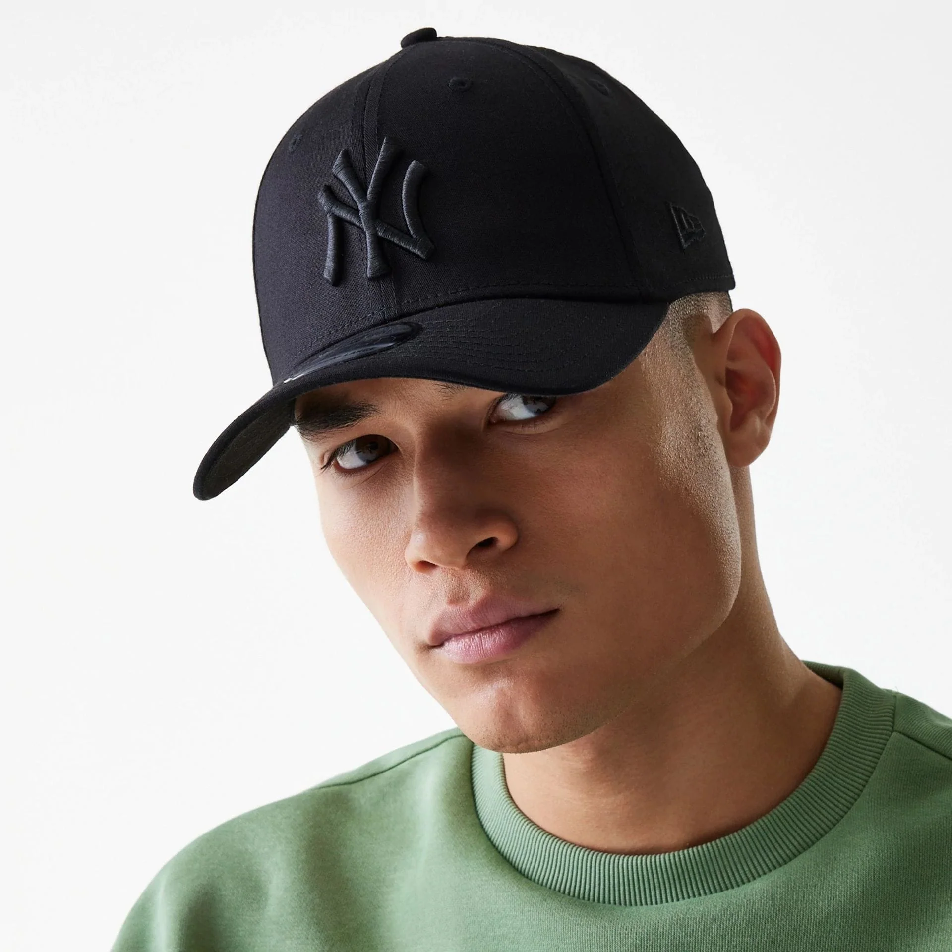 New York Yankees Classic Black Logo 39THIRTY Cap - Image 4
