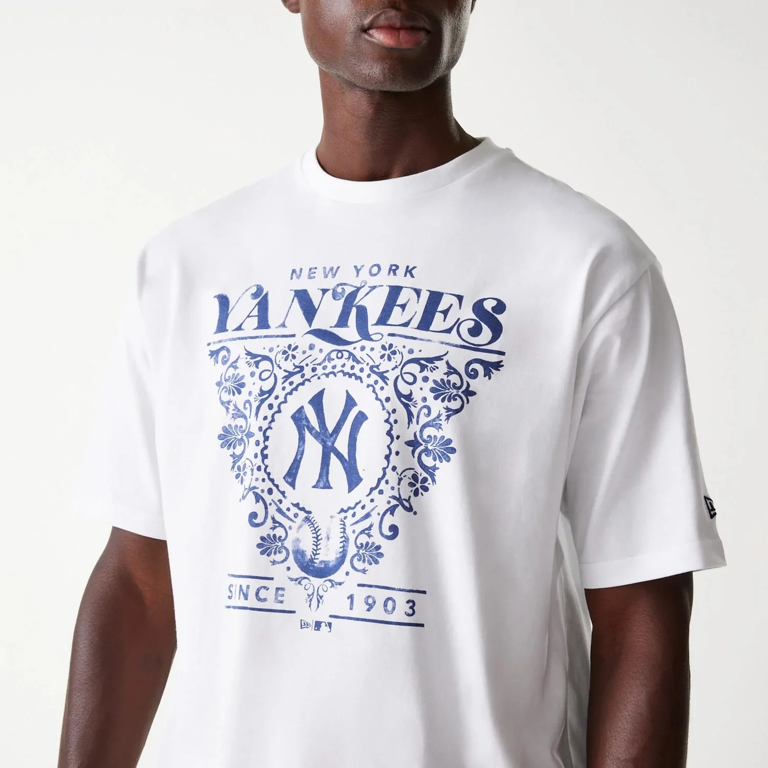New York Yankees MLB Floral Graphic White Oversized T-Shirt - Image 3