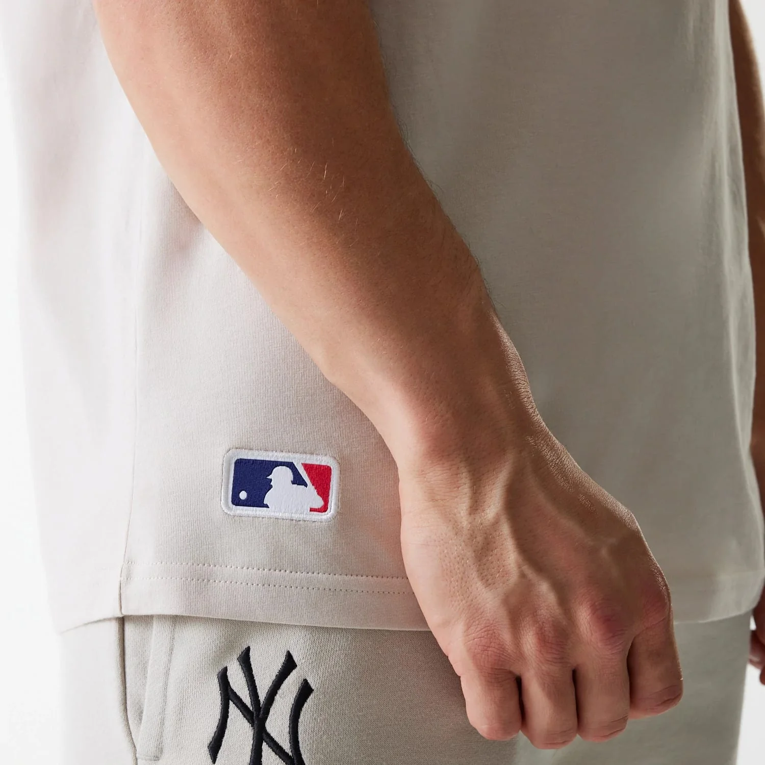 New York Yankees MLB League Essential Cream Oversized T-Shirt - Image 6