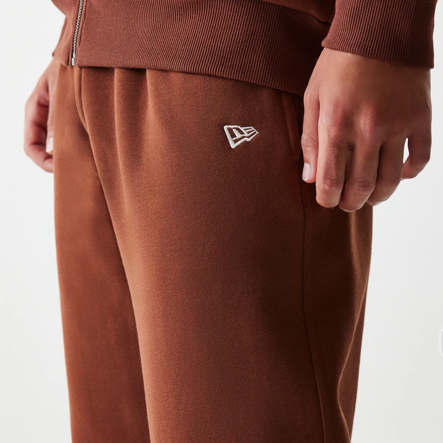 New York Yankees MLB Midi League Essential Brown Joggers - Image 5