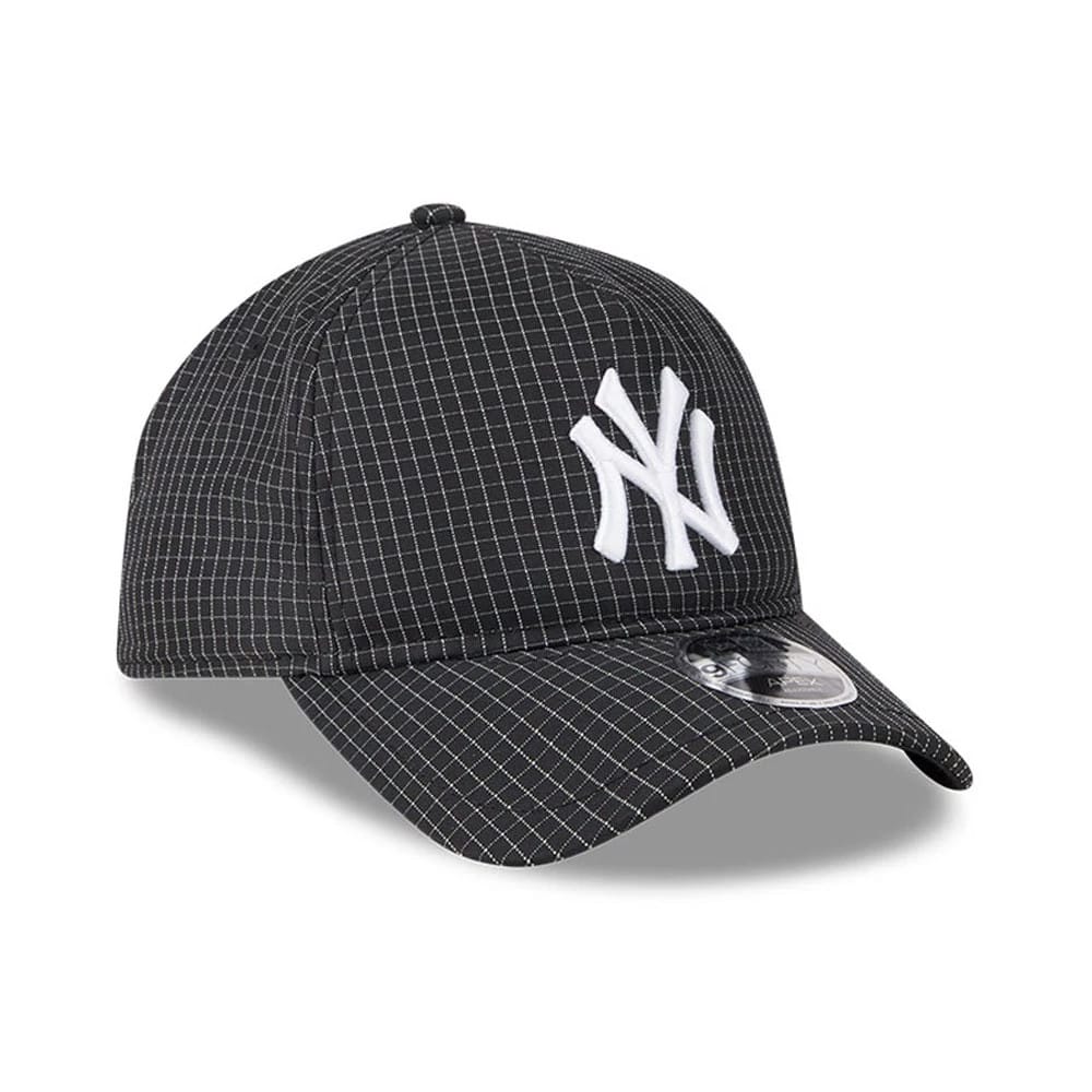 New York Yankees MLB Quickstrike Black 9FORTY Apex Adjustable Cap - Image 3