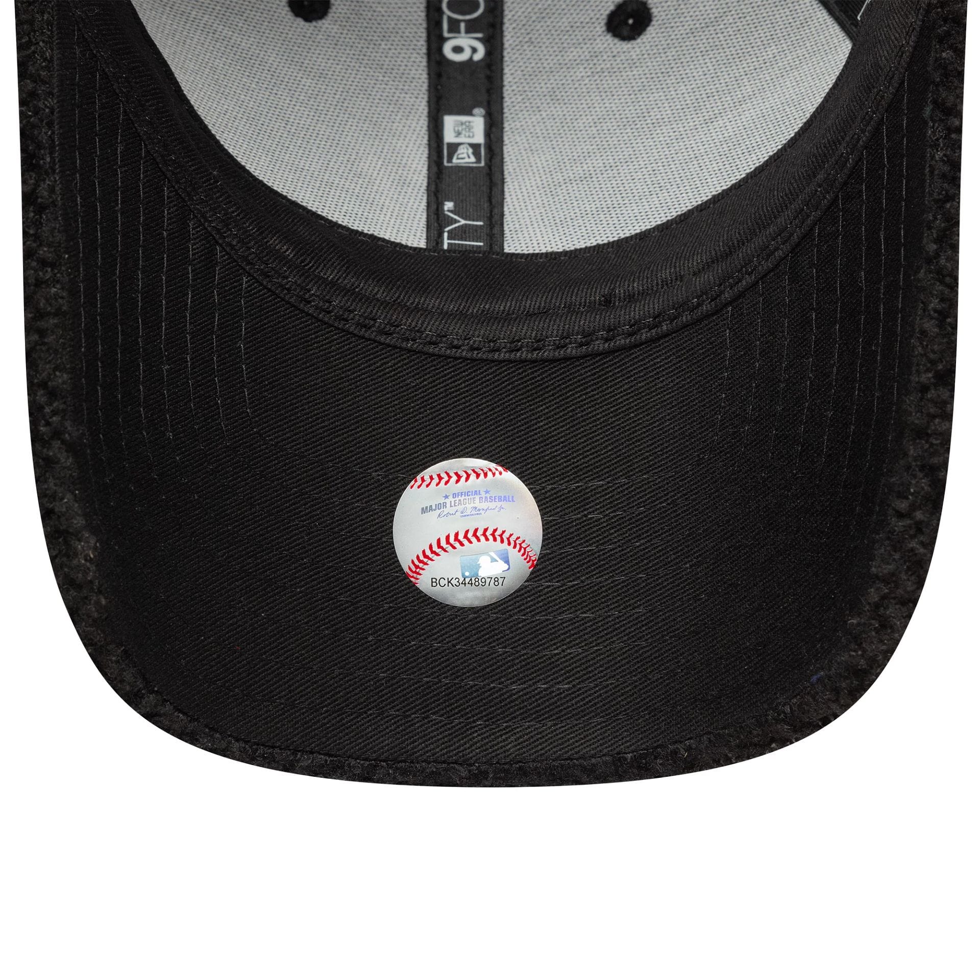 New York Yankees MLB Winter Borg Black 9FORTY Adjustable Cap - Image 5