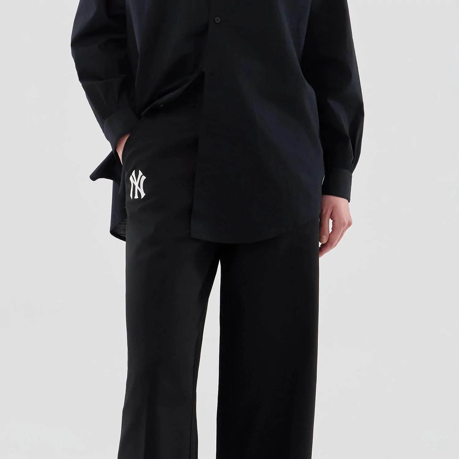 New York Yankees Womens MLB Black Chino Trousers - Image 3