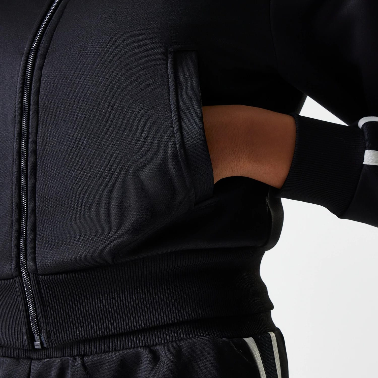 New York Yankees Womens MLB Midi Logo Black Track Jacket - Image 4
