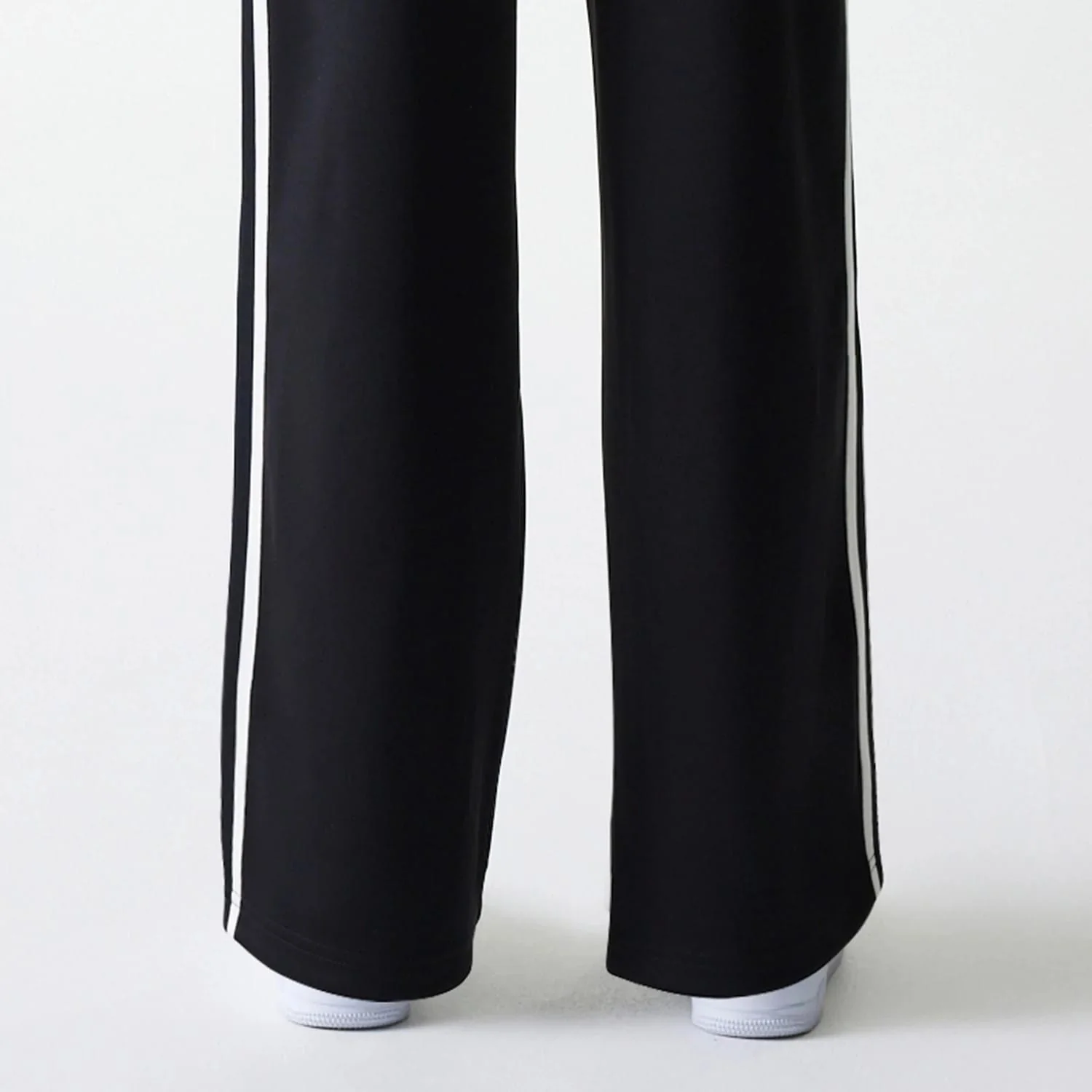 New York Yankees Womens MLB Midi Logo Black Track Pants - Image 7